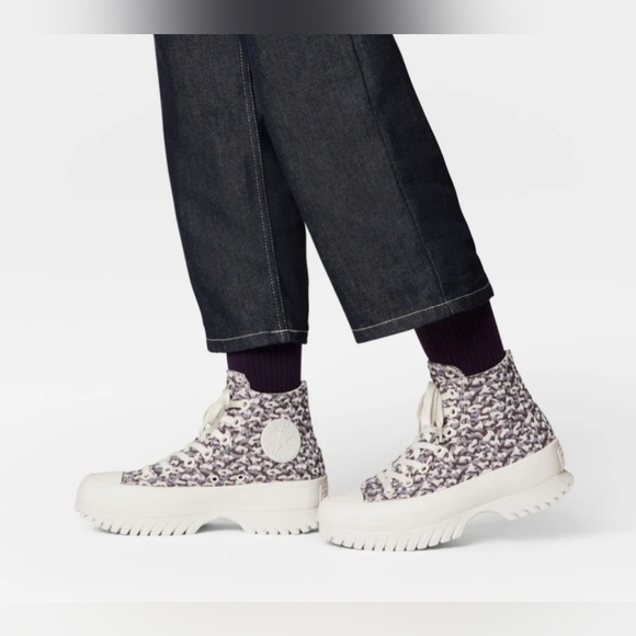 Converse CTAS Lugged 2.0 High-Tops *NWT* Unisex - Picture 3 of 16